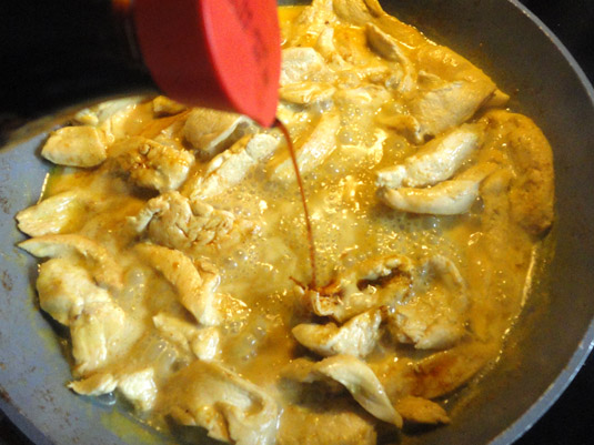 κοτόπουλο στο τηγάνι με σόγια σος