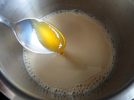 τσάι μασάλα με μέλι στο κατσαρολάκι