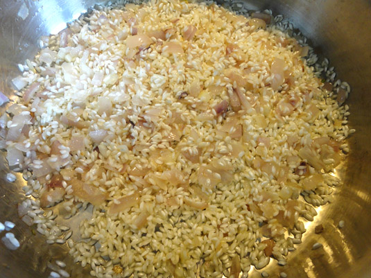 ρύζι με κρεμμύδι στην κατσαρόλα