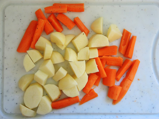 καρότα και πατάτες κομμένες