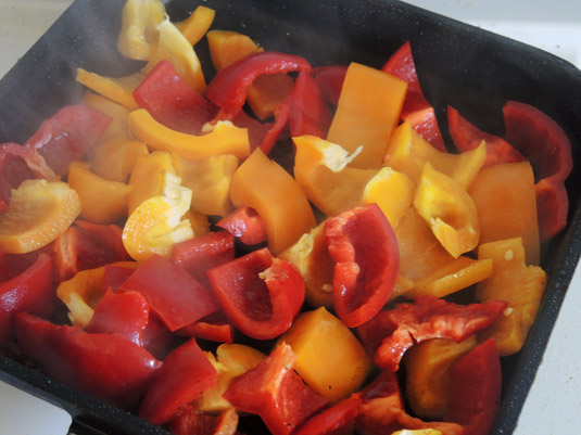 πιπεριές χρωματιστές στο τηγάνι