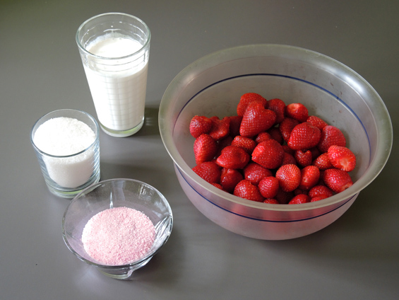 υλικά για πάγωτο φράουλα