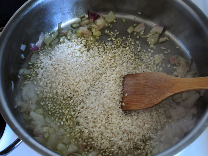κρεμμύδι και ρύζι στην κατσαρόλα