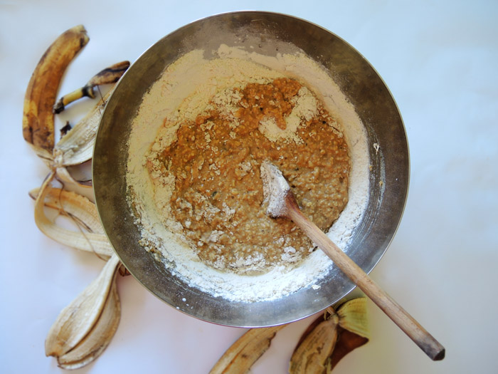 banana bread με αλεύρι στο μπολ