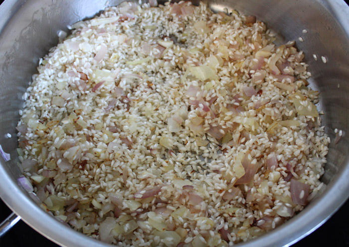 ρυζι με κρεμμύδι στην κατσαρόλα