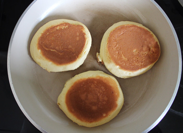σουφλέ pancakes στο τηγάνι 3